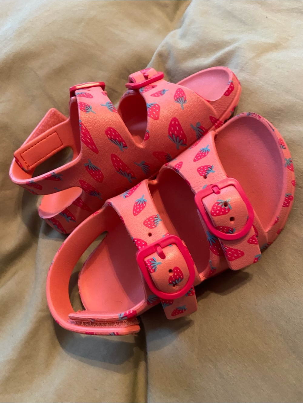 Strawberry 9/10T sandals
